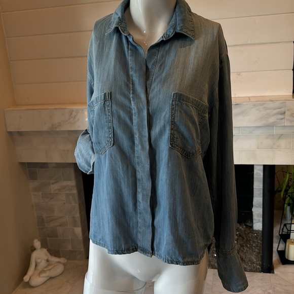 Bella Dahl Split Back Button Down Chambray Shirt Medium Ombré Wash Size Small - Picture 4 of 14